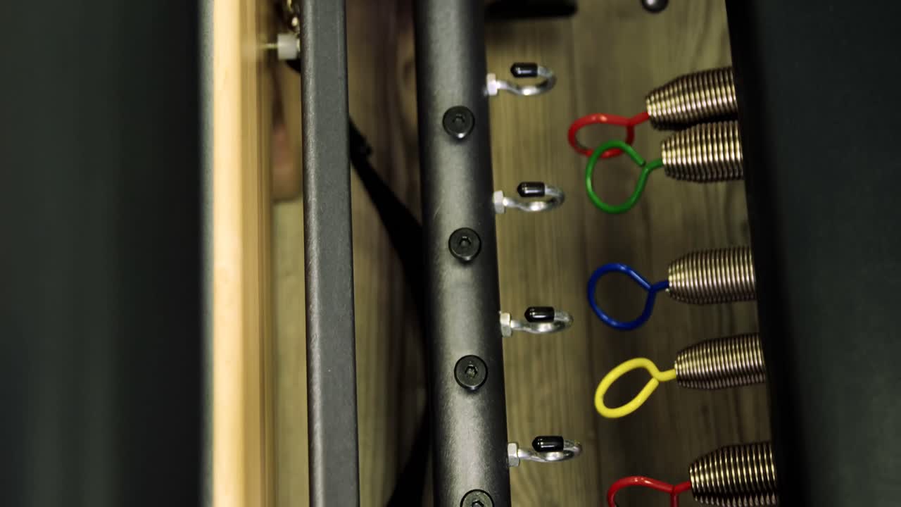 equipo de ejercicio en el gimnasio