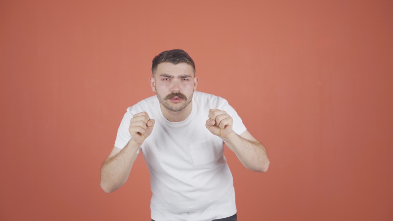 el hombre que tiene problemas para ver. problema ocular.