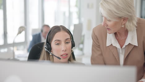 Callcenter,-Frauen-Und-Coaching-Mit-Computer