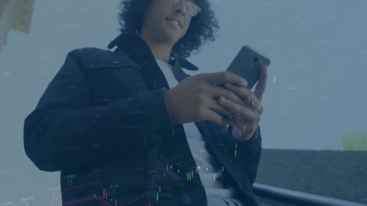 animación del procesamiento de datos sobre el hombre utilizando un teléfono inteligente