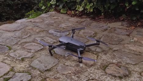 drone despega en cámara lenta