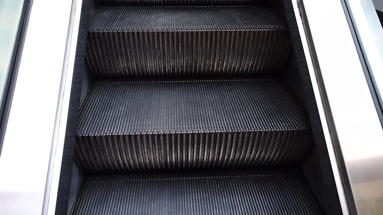 Movement of the escalator. Shooting the escalator