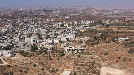 vista aérea sobre la ciudad palestina de biddu cerca de jerusalén