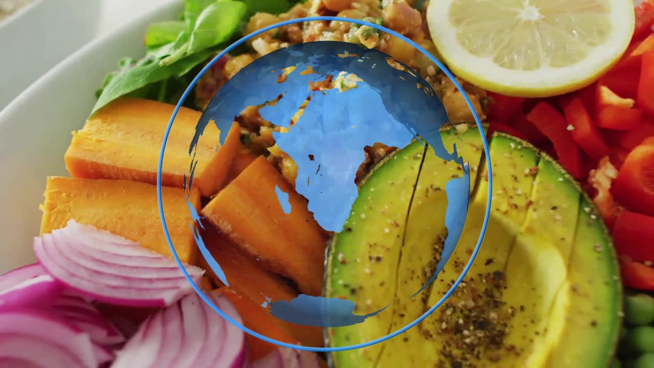 Globo blu 3D che appare sopra una ciotola per insalata su un tavolo bianco, ruotando in senso orario e rivelando gli ingredienti.