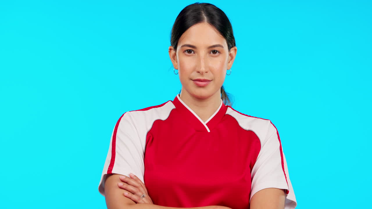 심각한, 스포츠와 팔을 가진 여성의 얼굴