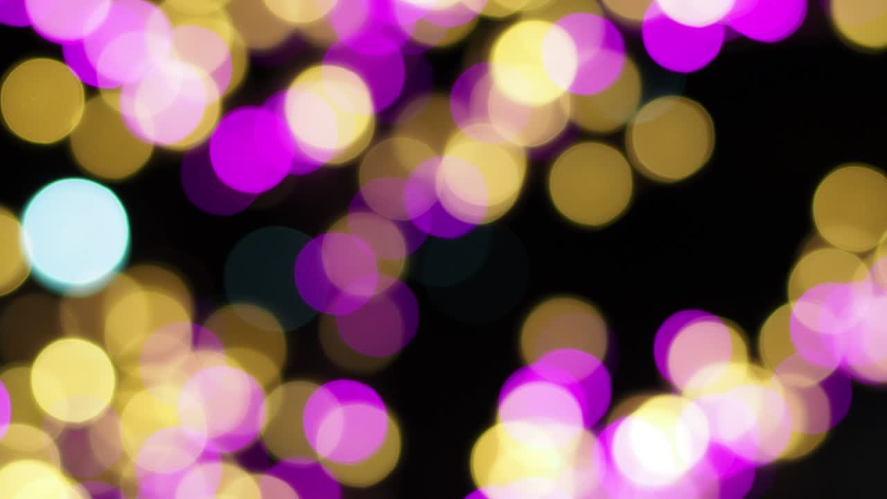 enfoque borroso de la luz en fondo negro de la lámpara en la noche en navidad antes del año nuevo 2018 tan hermosa fiesta romántica