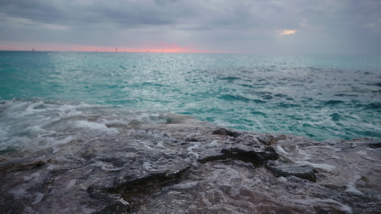 해안 해가 지는 모습