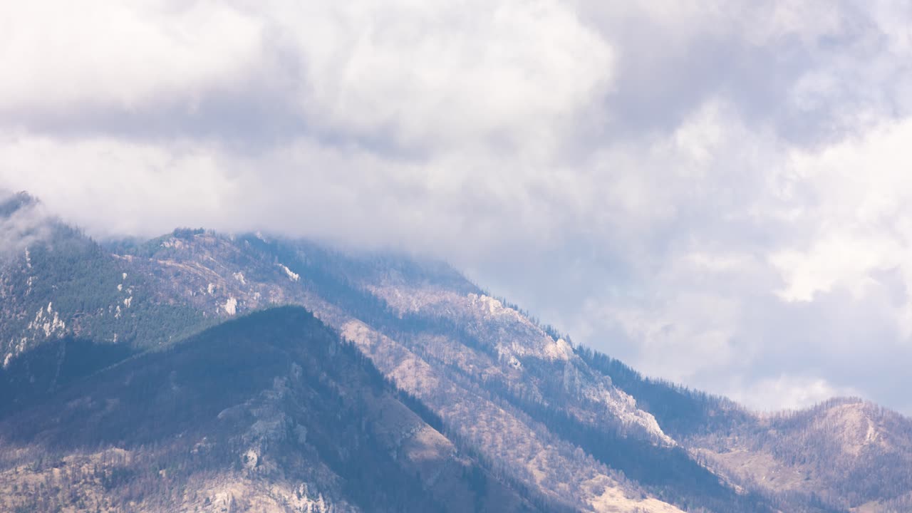 브리저 산맥의 저속 촬영 보즈먼 몬타나 캐논