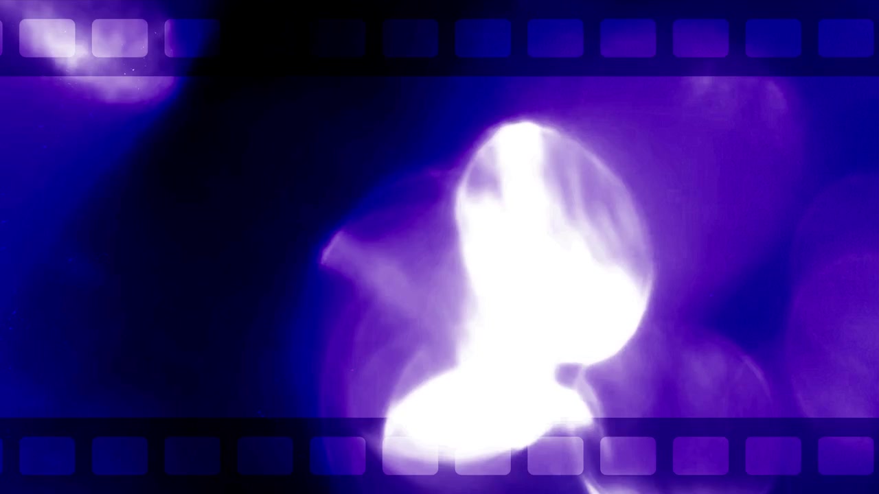 Sovrapposizione striscia di pellicola con fughe di luce astratte blu e viola