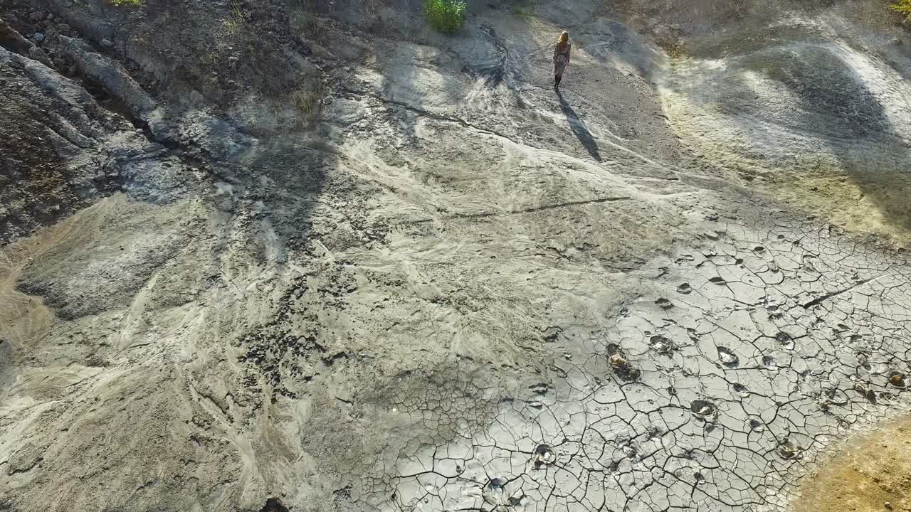 사람과 함께 건조한 땅 풍경