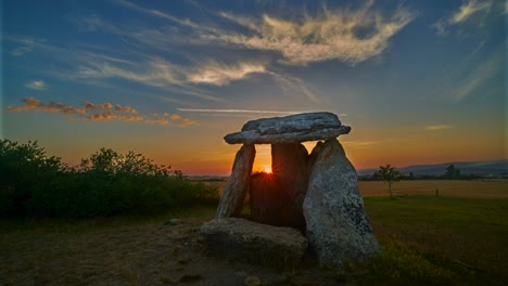 dolmen, puesta de sol