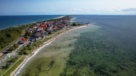 Luftaufnahmen-–-Kuźnica-–-Ein-Einzigartiger-Ort-Auf-Der-Halbinsel-Hel-–-Ein-Ort-Für-Wassersport-–-Ein-Ort,-Der-Für-Kitesurfen,-Windsurfen-Und-Mehr-Bekannt-Ist