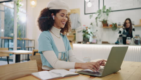 woman working on laptop in cafe