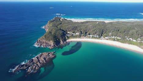 Playa-De-Barcos---Rocas-Focas---Costa-Norte-Central---Nueva-Gales-Del-Sur---Nsw---Australia---Toma-Aérea-Reveladora