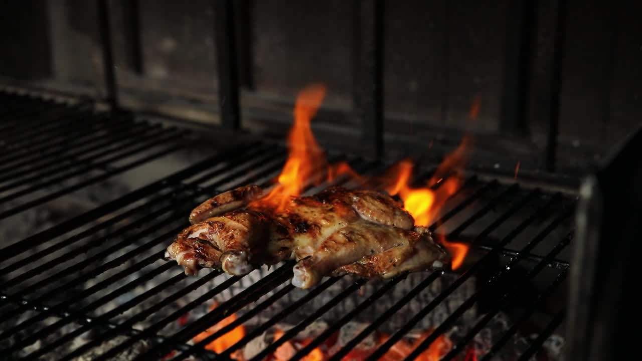 costillas a la parrilla y pollo