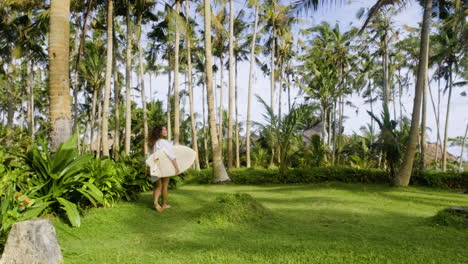 Woman-walking-and-holding-surfboard