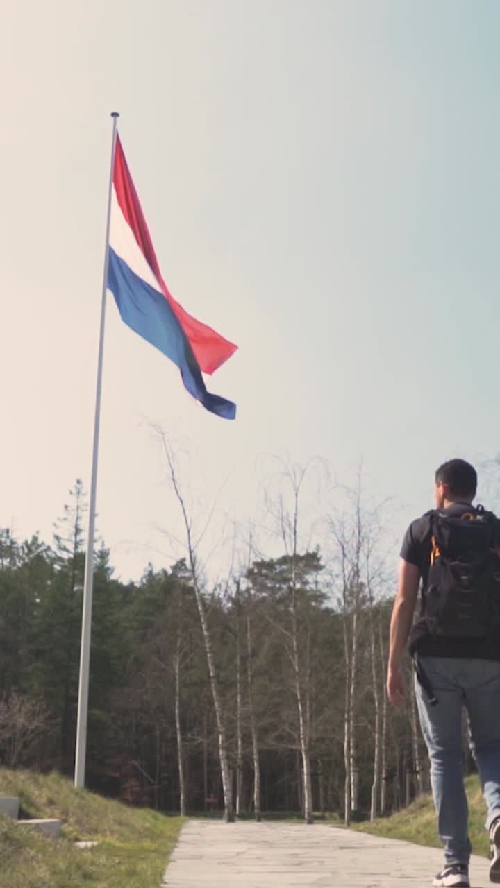 기념관 에서 네덜란드 발 을 지나가는 사람