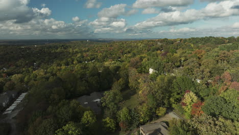 Panorama-De-árboles-En-Otoño-En-Fayetteville-Cerca-Del-Monte-Sequoyah-En-Arkansas,-Estados-Unidos