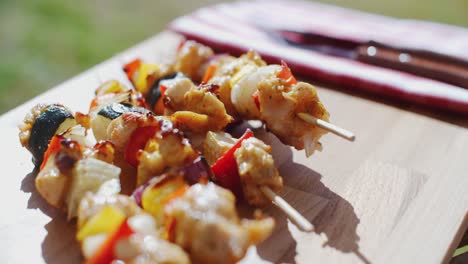 Crispy-cooked-chicken-vegetable-kabobs