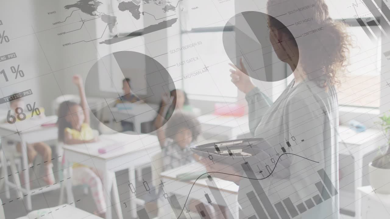 행복한 다양한 여성 교사가 수업에서 학생들에게 연설하는 데이터 처리의 애니메이션