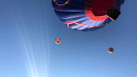 Globo-Aerostático-Sobre-La-Cabeza,-Sartén