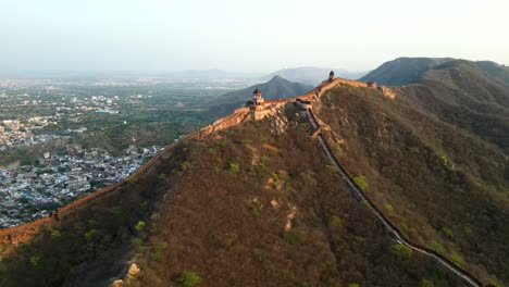 las paredes del fuerte de ámbar en jaipur en la india