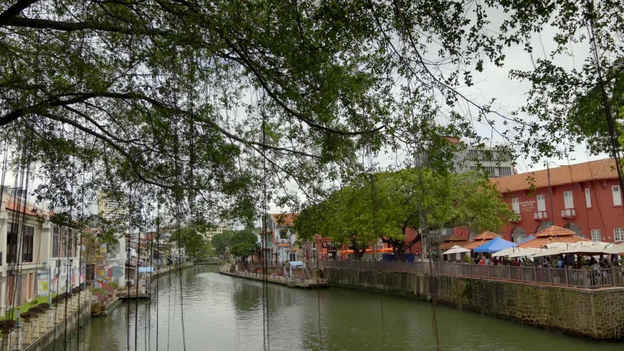 melaka malacca malasia tan kim seng puente vista del río y la iglesia de la reina victoria