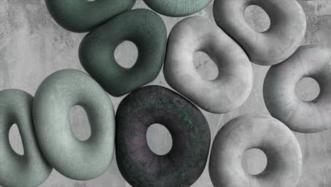 anillos de piedra abstractos en una superficie de hormigón