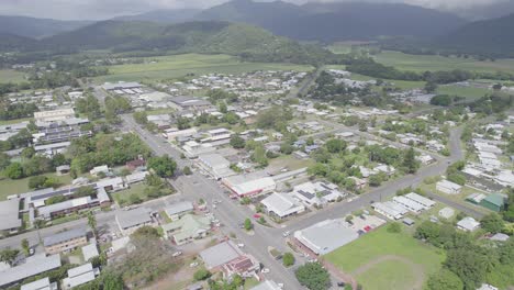 La-Hermosa-Ciudad-De-Mossman-En-El-Condado-De-Douglas,-Queensland,-Australia---Toma-Aérea-De-Drones