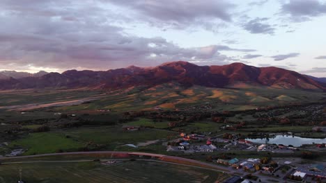 Drone-shot-of-Bozeman,-Montana-during-sunset
