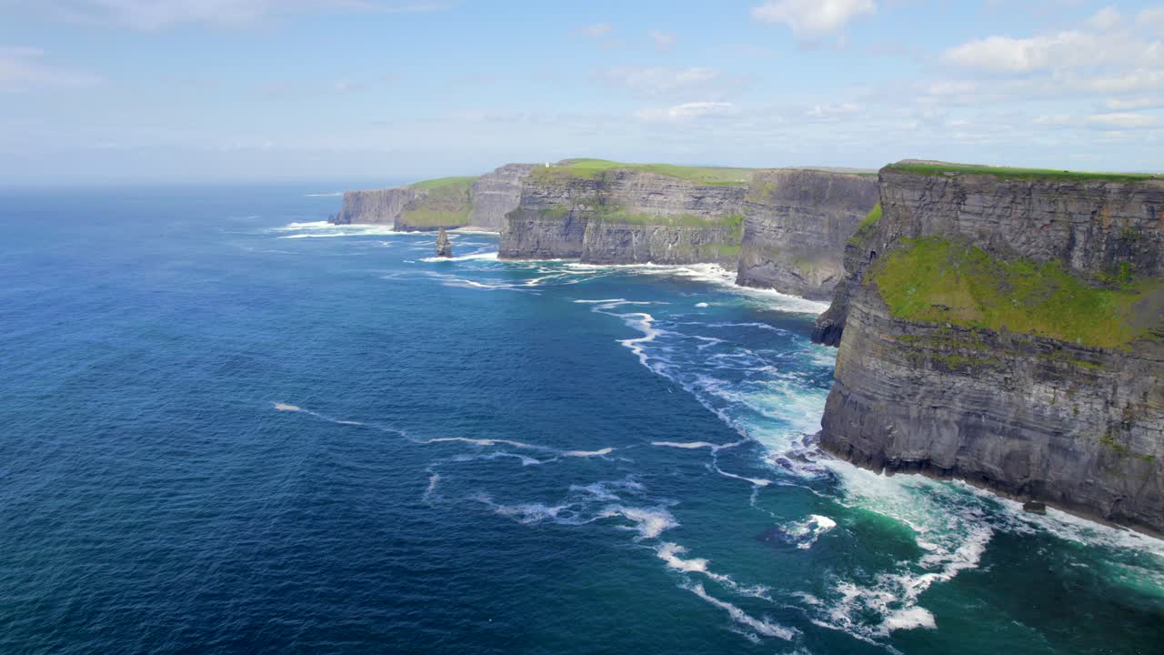 imágenes aéreas de los acantilados de moher, mirando hacia el norte