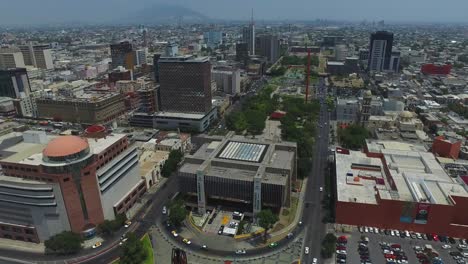 plano general aéreo de la macroplaza de monterrey, méxico