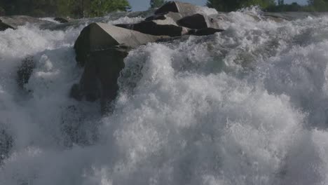 cascada noruega cámara lenta 00