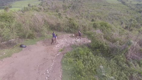 Aerial-shot-of-horseback-riders-in-the-mountains-of-Cuba-1