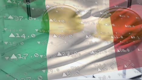 ecuaciones matemáticas sobre la bandera italiana sobre el trabajador del sitio.