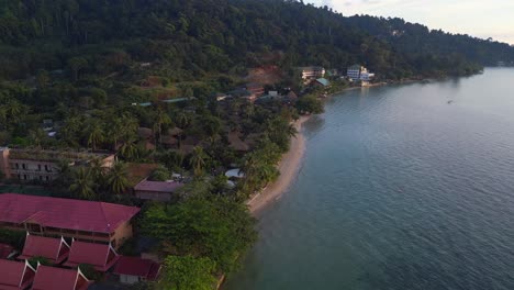 Fantastischer-Flug-Von-Oben-Aus-Der-Luft,-Backpacker-Insel-Thailand,-Koh-Chang-Kai-Bae-Beach,-Abend-22