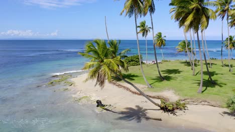 在 esmeralda beach 的海灘上,我們可以欣賞美麗的風景