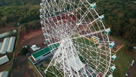 Riesenrad-„Yup-Star“-In-Foz-Do-Iguaçu,-Brasilien