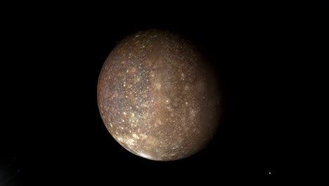 callisto, la luna de júpiter, girando en su propia órbita en el espacio exterior.