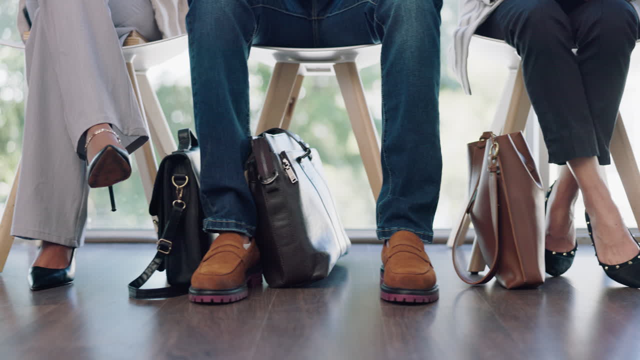 취업 인터뷰, 사업가들의 줄과 발