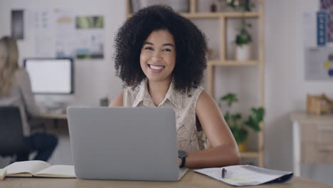 Portrait-of-a-young-woman-using-a-laptop