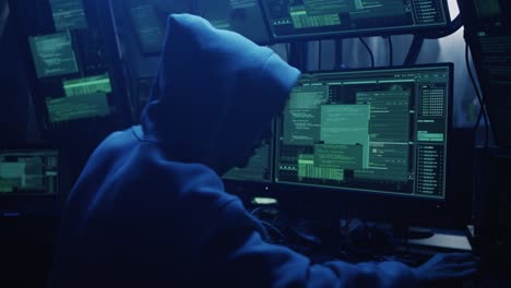 delincuentes masculinos pirateando el mercado de valores