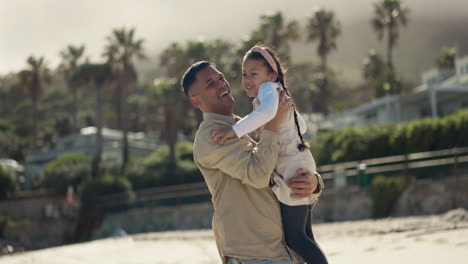 Papá,-Diversión-En-La-Playa-Y-Jugar-Con-El-Niño-En-El-Aire