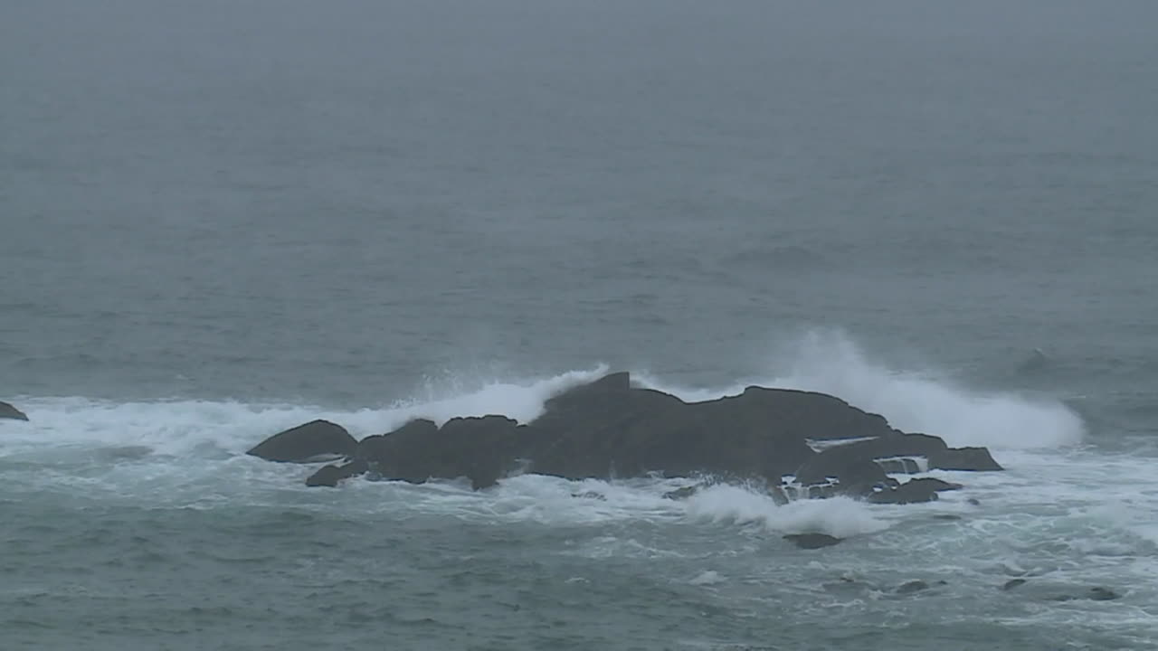 Rough Ocean Waves Crashing on Rocks