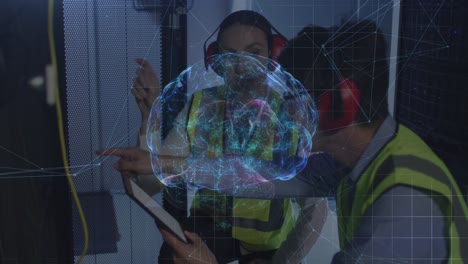 animación de conexiones y cerebro digital sobre diversos trabajadores en la sala de servidores.