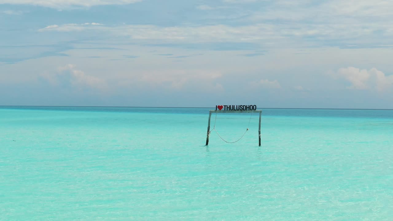 laguna azul playa de arena blanca paisaje de maldivas atolón agua turquesa del océano índico isla de tulusdhoo