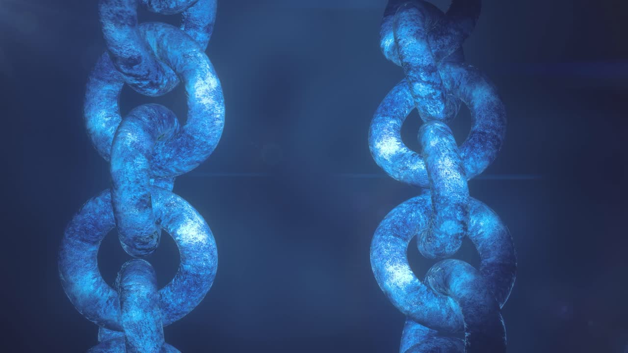 cerca de una cadena azul brillante