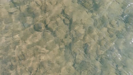 Crystal-Clear-Waters-Of-Duluth-City,-In-Lake-Superior,-Minnesota-During-A-Sunny-Day