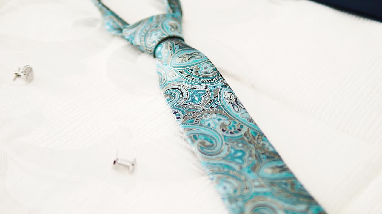 Men's deep blue texture tie