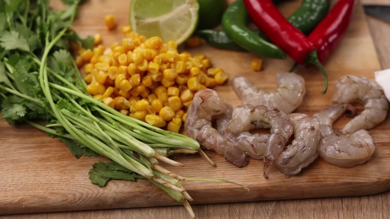 camarón y maíz con lima y chile